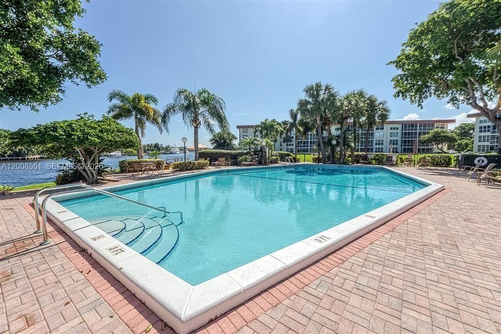 For Rent: $3,500 (2 beds, 2 baths, 1020 Square Feet)