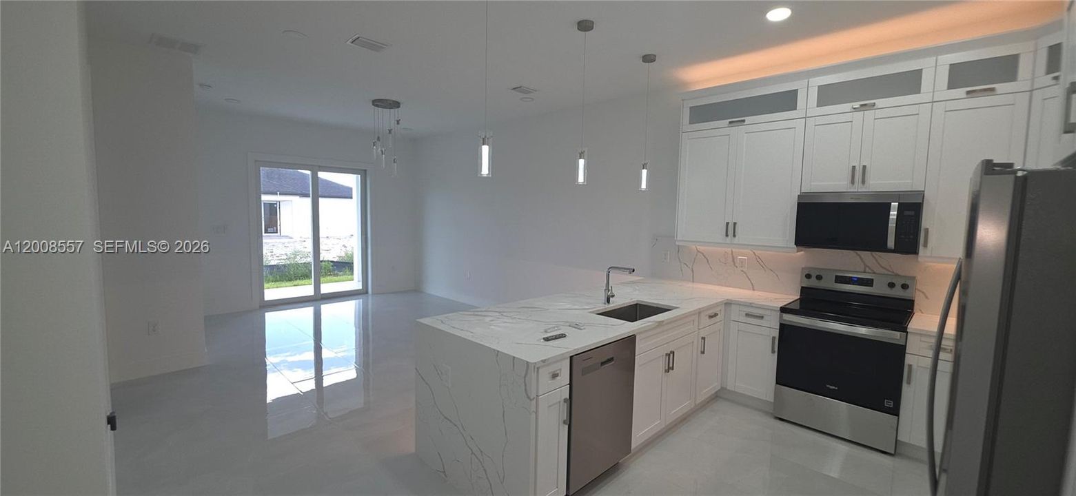 For Rent: $2,000 (6 beds, 4 baths, 1199 Square Feet)