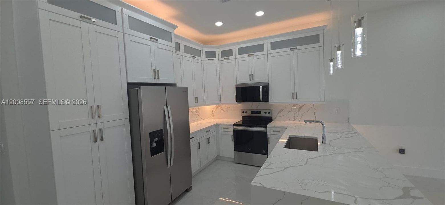 For Rent: $2,000 (6 beds, 4 baths, 1199 Square Feet)