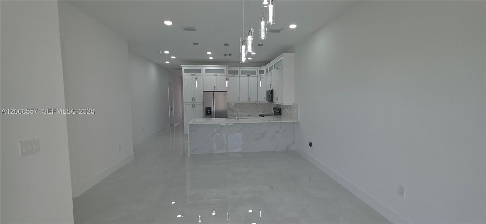 For Rent: $2,000 (6 beds, 4 baths, 1199 Square Feet)
