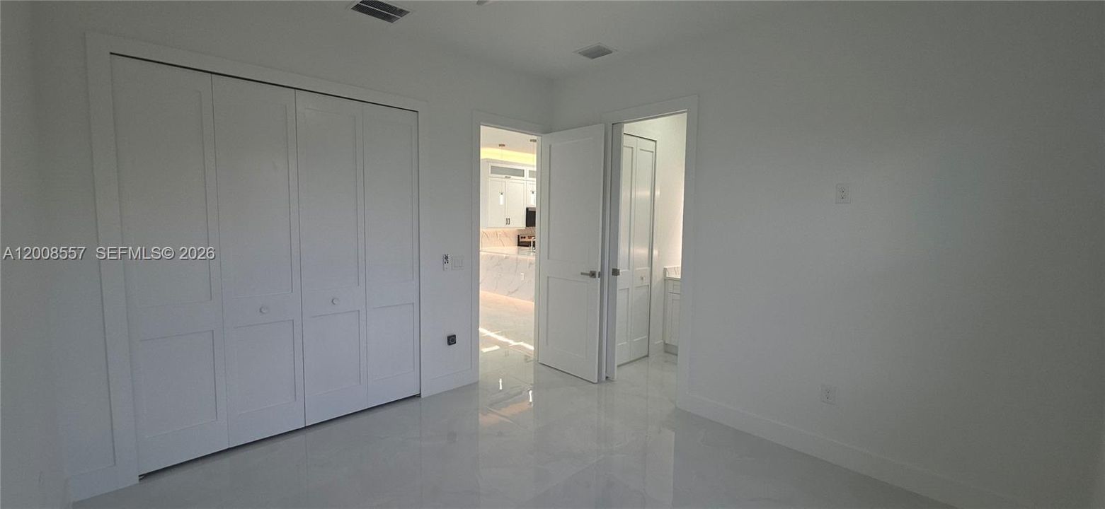For Rent: $2,000 (6 beds, 4 baths, 1199 Square Feet)