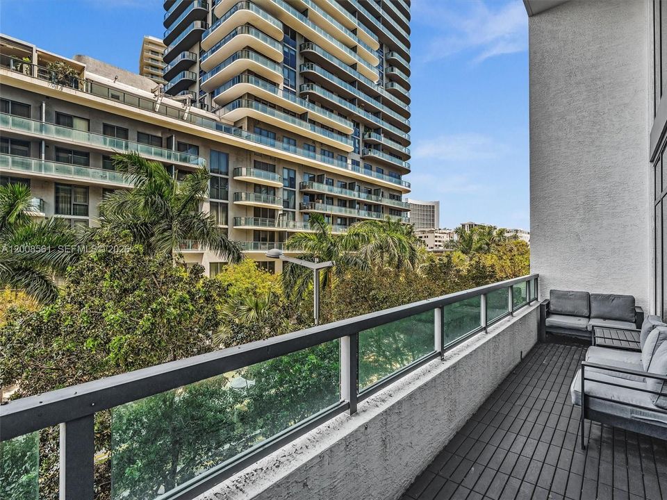 For Sale: $759,000 (1 beds, 2 baths, 1373 Square Feet)