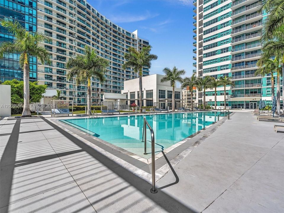 For Sale: $759,000 (1 beds, 2 baths, 1373 Square Feet)