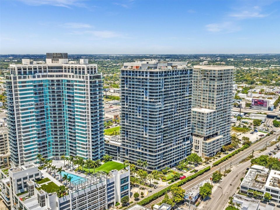 For Sale: $759,000 (1 beds, 2 baths, 1373 Square Feet)
