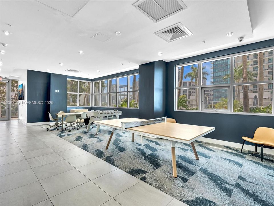 For Sale: $759,000 (1 beds, 2 baths, 1373 Square Feet)