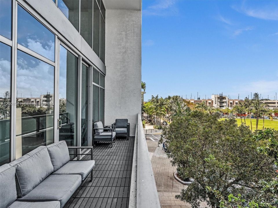 For Sale: $759,000 (1 beds, 2 baths, 1373 Square Feet)