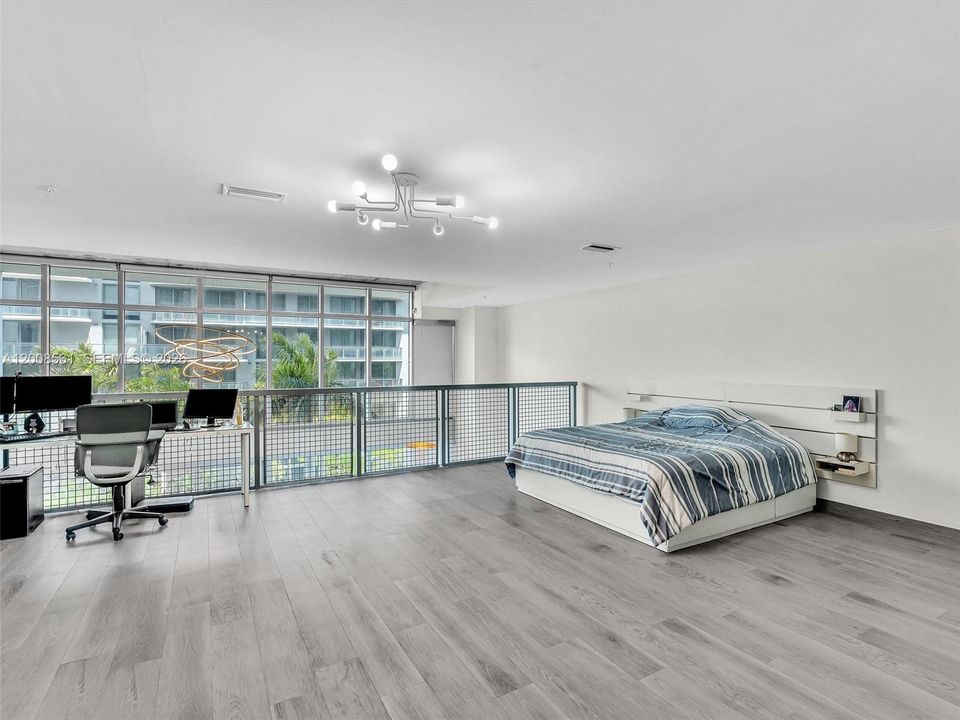 For Sale: $759,000 (1 beds, 2 baths, 1373 Square Feet)