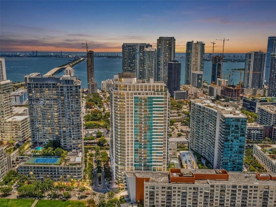 For Sale: $759,000 (1 beds, 2 baths, 1373 Square Feet)
