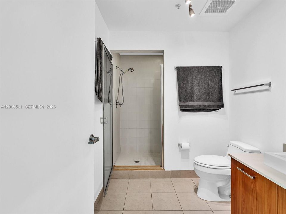For Sale: $759,000 (1 beds, 2 baths, 1373 Square Feet)