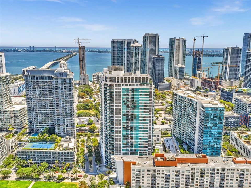 For Sale: $759,000 (1 beds, 2 baths, 1373 Square Feet)