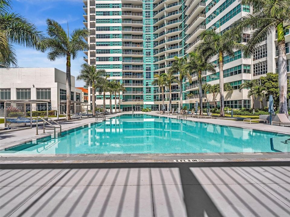 For Sale: $759,000 (1 beds, 2 baths, 1373 Square Feet)