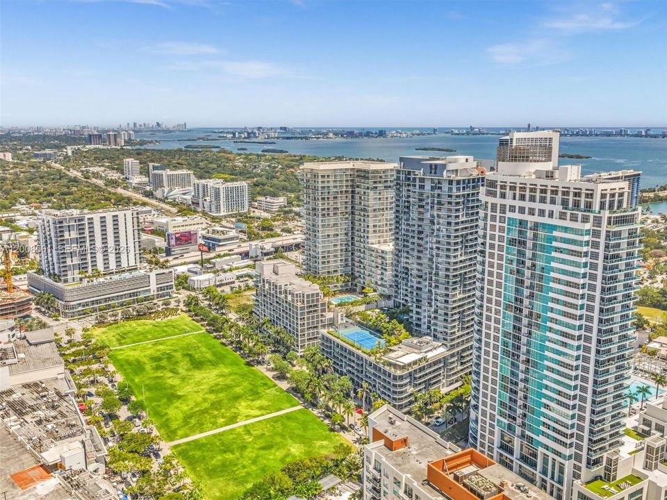 For Sale: $759,000 (1 beds, 2 baths, 1373 Square Feet)