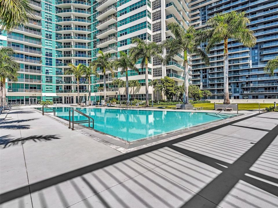 For Sale: $759,000 (1 beds, 2 baths, 1373 Square Feet)