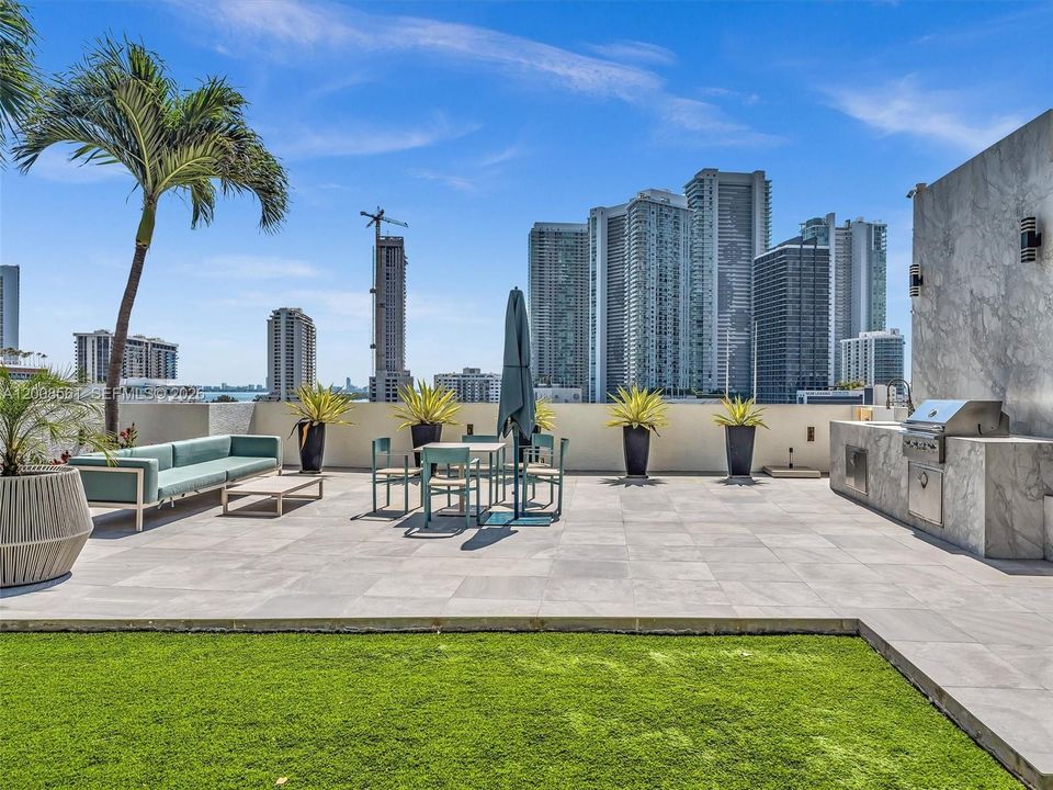 For Sale: $759,000 (1 beds, 2 baths, 1373 Square Feet)