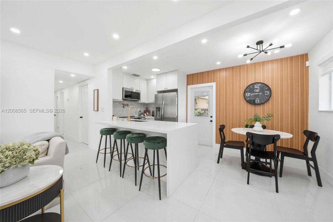 Activo con contrato: $695,000 (3 camas, 2 baños, 1218 Pies cuadrados)