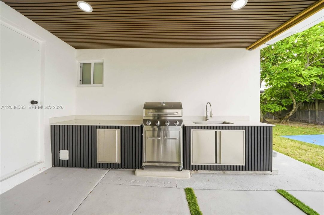 Activo con contrato: $695,000 (3 camas, 2 baños, 1218 Pies cuadrados)