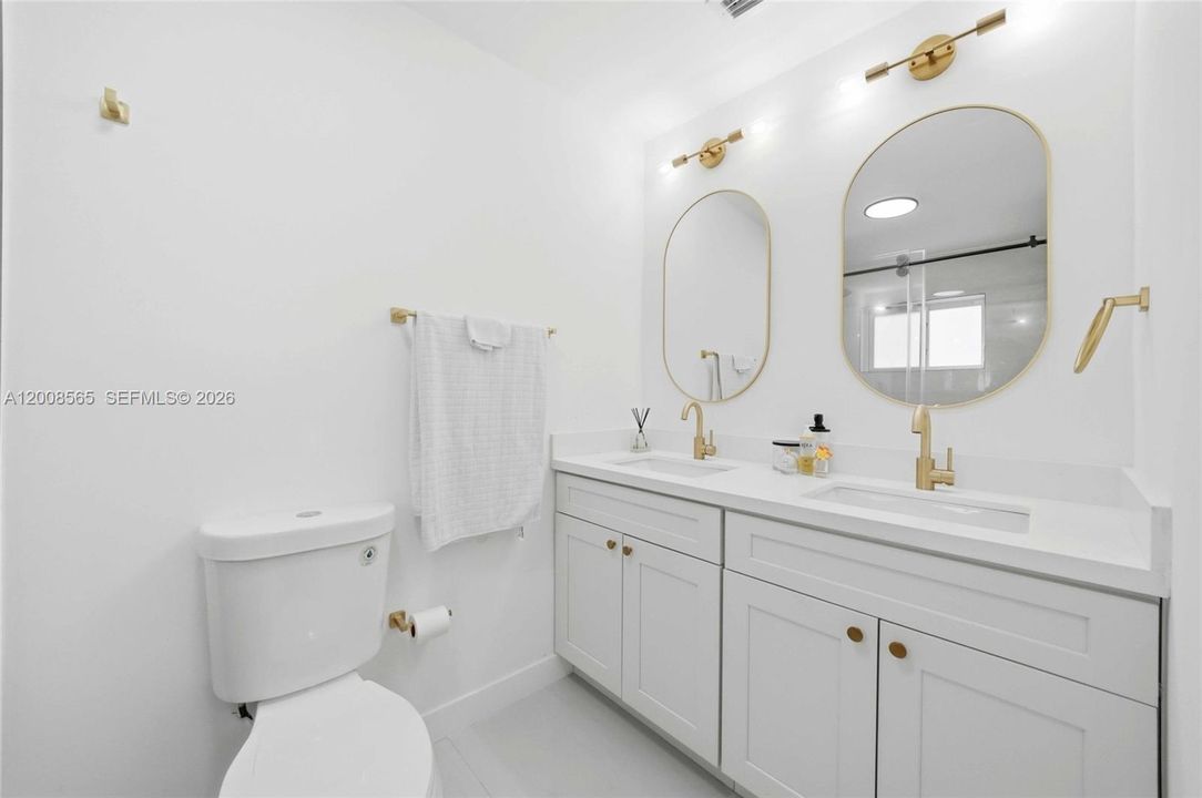 Activo con contrato: $695,000 (3 camas, 2 baños, 1218 Pies cuadrados)