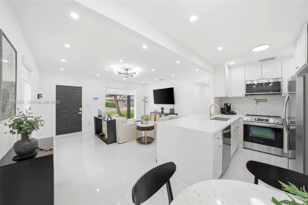 Activo con contrato: $695,000 (3 camas, 2 baños, 1218 Pies cuadrados)