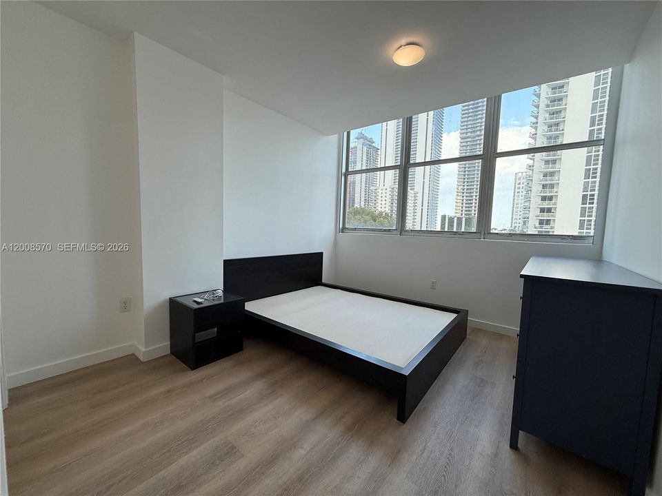 Activo con contrato: $2,500 (1 camas, 1 baños, 678 Pies cuadrados)