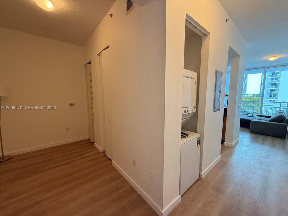 Activo con contrato: $2,500 (1 camas, 1 baños, 678 Pies cuadrados)