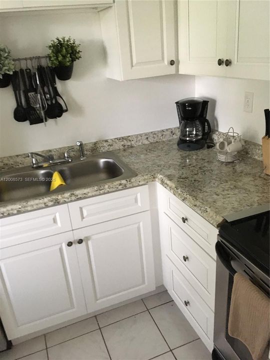 For Sale: $225,000 (2 beds, 2 baths, 1045 Square Feet)