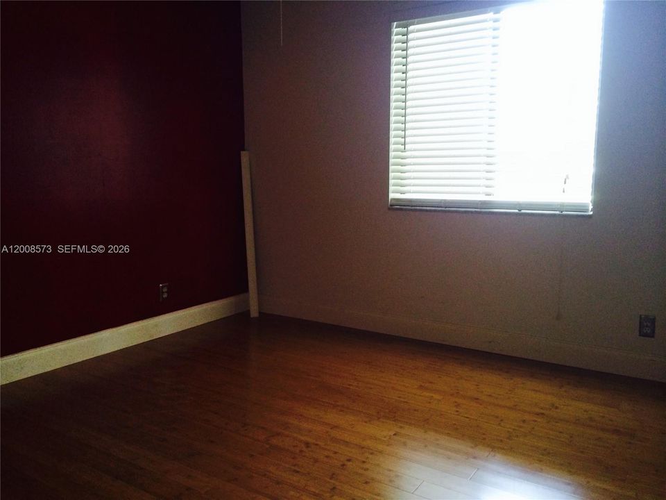 For Sale: $225,000 (2 beds, 2 baths, 1045 Square Feet)