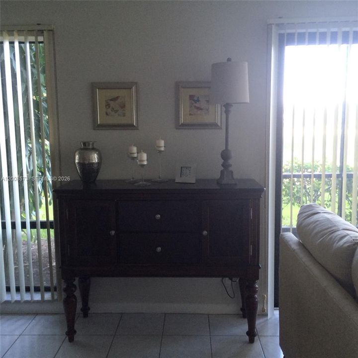 For Sale: $225,000 (2 beds, 2 baths, 1045 Square Feet)