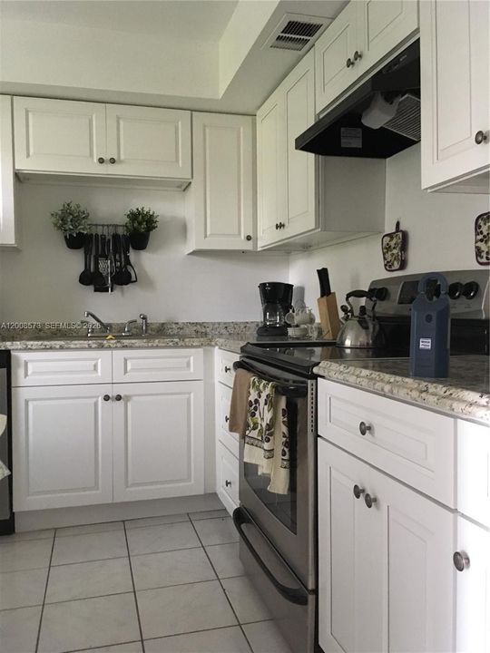 For Sale: $225,000 (2 beds, 2 baths, 1045 Square Feet)