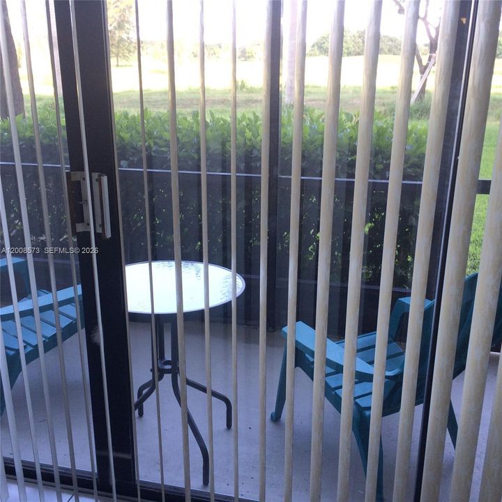 For Sale: $225,000 (2 beds, 2 baths, 1045 Square Feet)