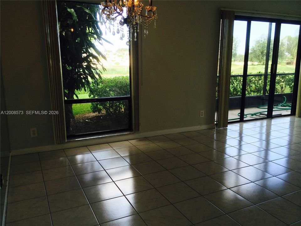 For Sale: $225,000 (2 beds, 2 baths, 1045 Square Feet)