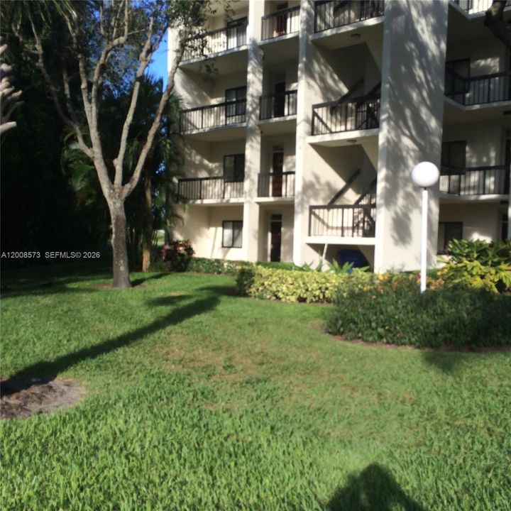 For Sale: $225,000 (2 beds, 2 baths, 1045 Square Feet)