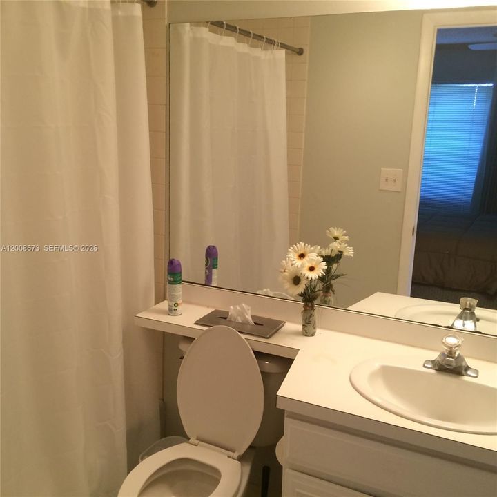 For Sale: $225,000 (2 beds, 2 baths, 1045 Square Feet)