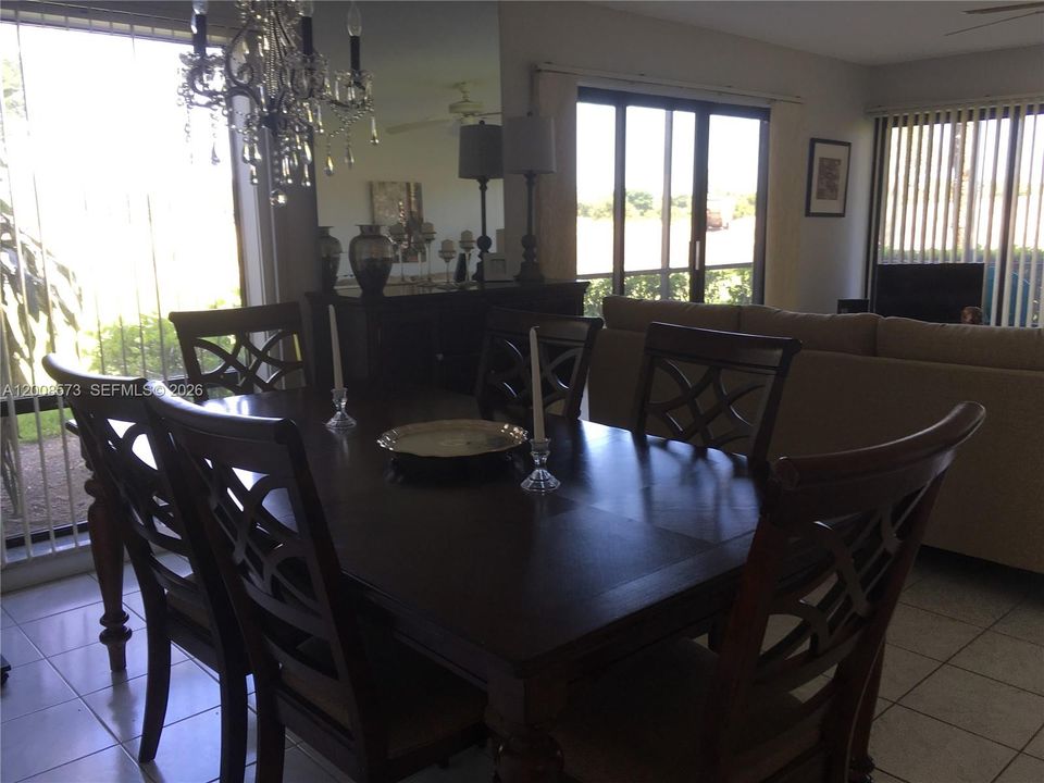 For Sale: $225,000 (2 beds, 2 baths, 1045 Square Feet)