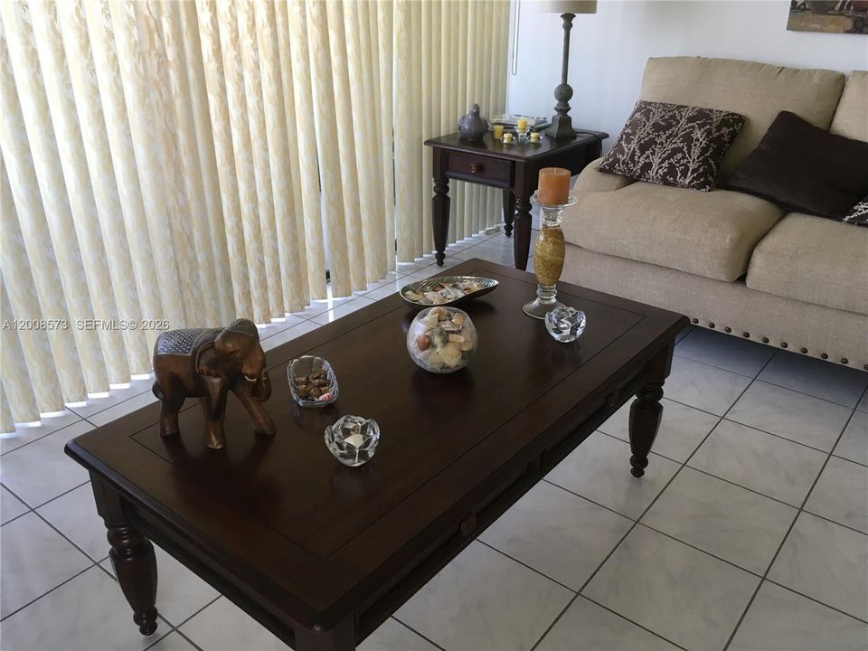 For Sale: $225,000 (2 beds, 2 baths, 1045 Square Feet)