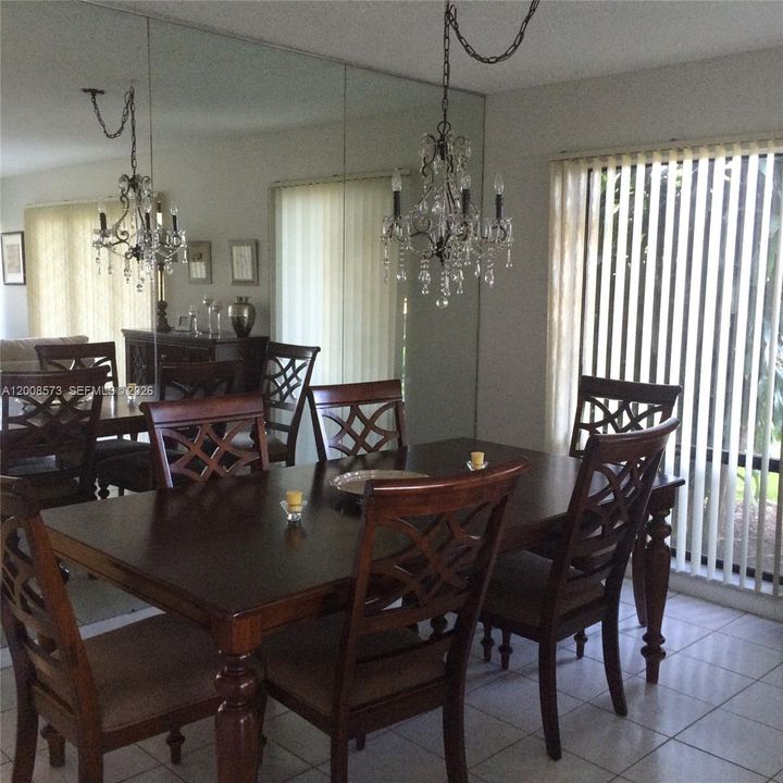 For Sale: $225,000 (2 beds, 2 baths, 1045 Square Feet)