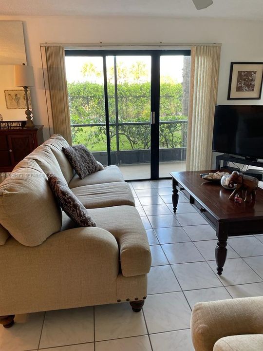 For Sale: $225,000 (2 beds, 2 baths, 1045 Square Feet)