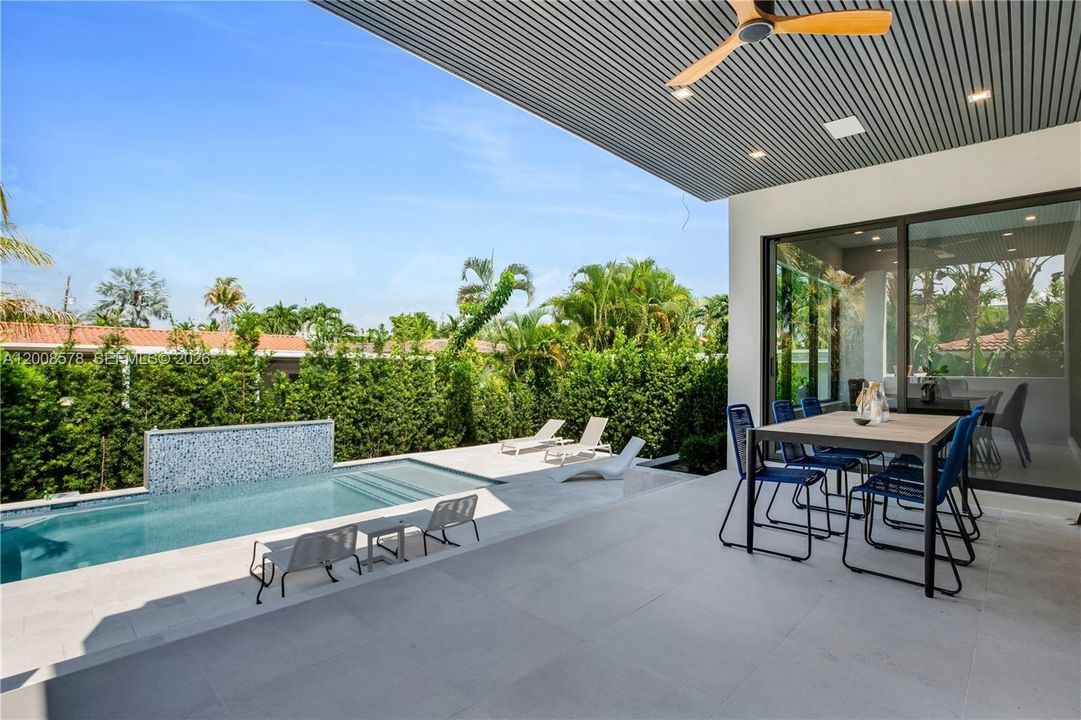 Active With Contract: $3,650,000 (5 beds, 4 baths, 3124 Square Feet)