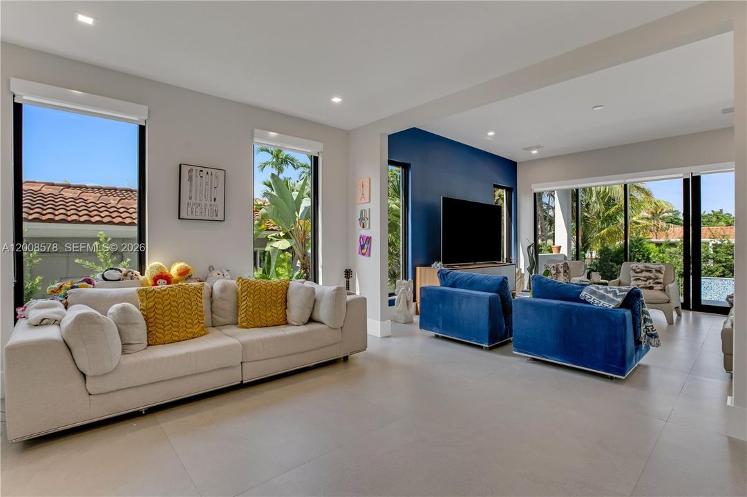 Active With Contract: $3,650,000 (5 beds, 4 baths, 3124 Square Feet)