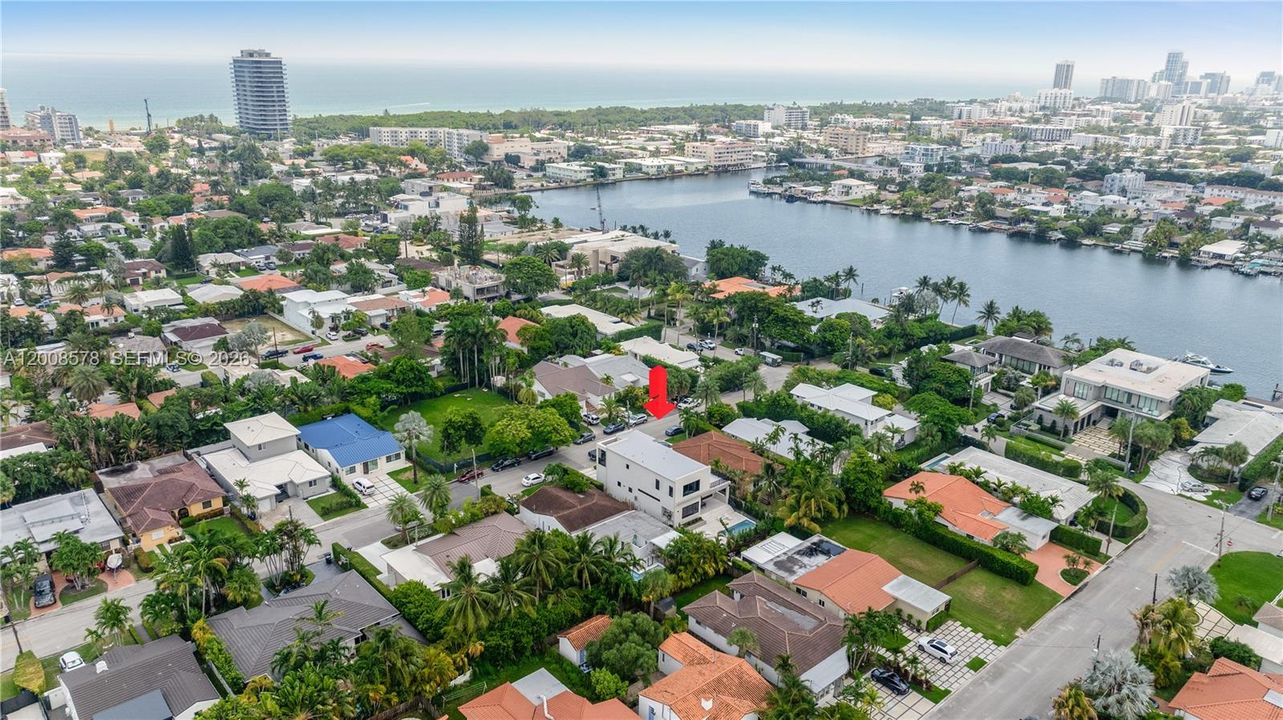 Active With Contract: $3,650,000 (5 beds, 4 baths, 3124 Square Feet)