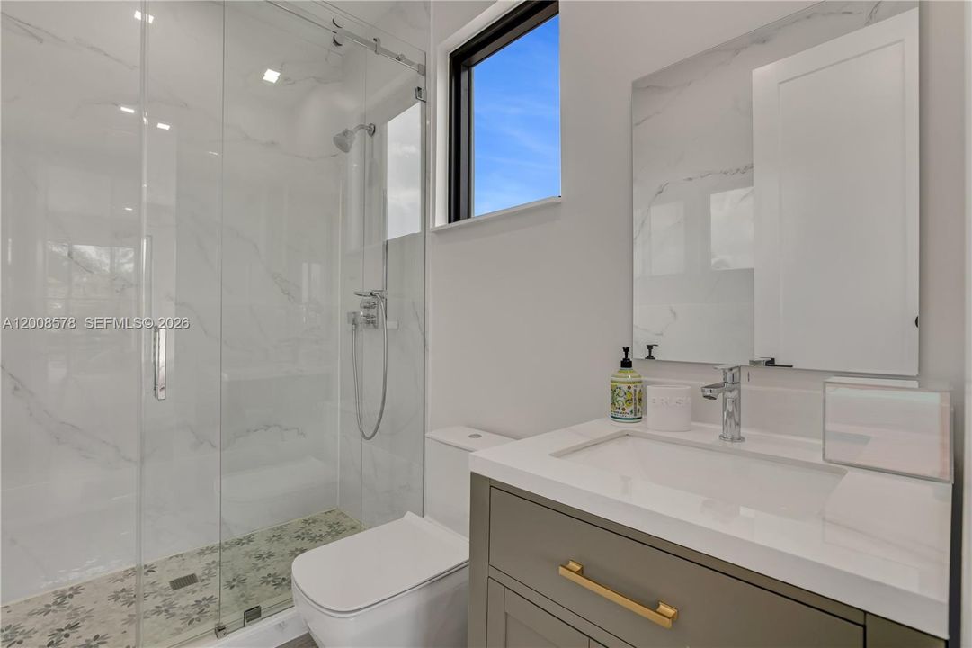 Active With Contract: $3,650,000 (5 beds, 4 baths, 3124 Square Feet)