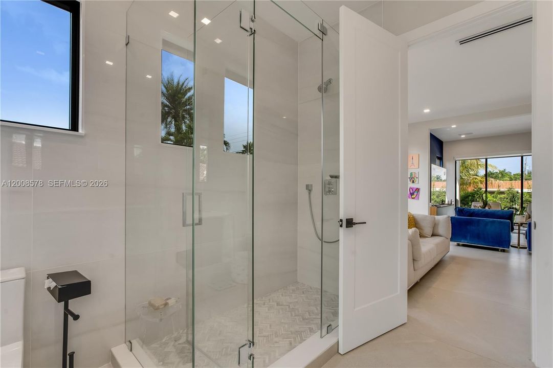 Active With Contract: $3,650,000 (5 beds, 4 baths, 3124 Square Feet)