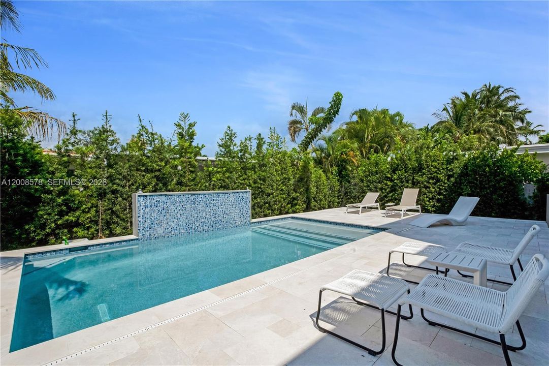 Active With Contract: $3,650,000 (5 beds, 4 baths, 3124 Square Feet)
