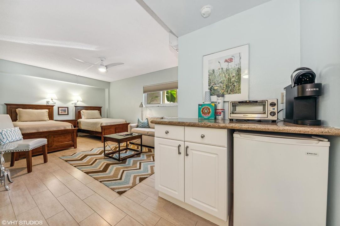 The Barrton Guest Suite - 1