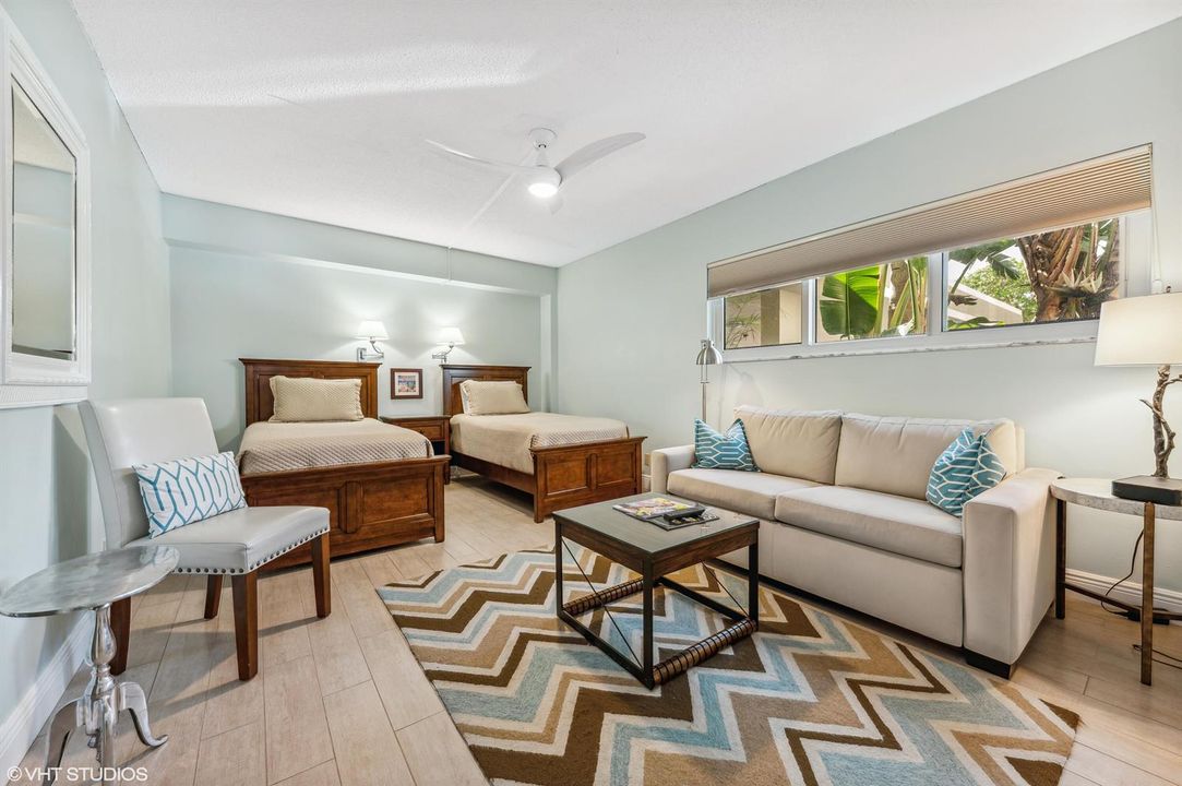 The Barrton Guest Suite - 2