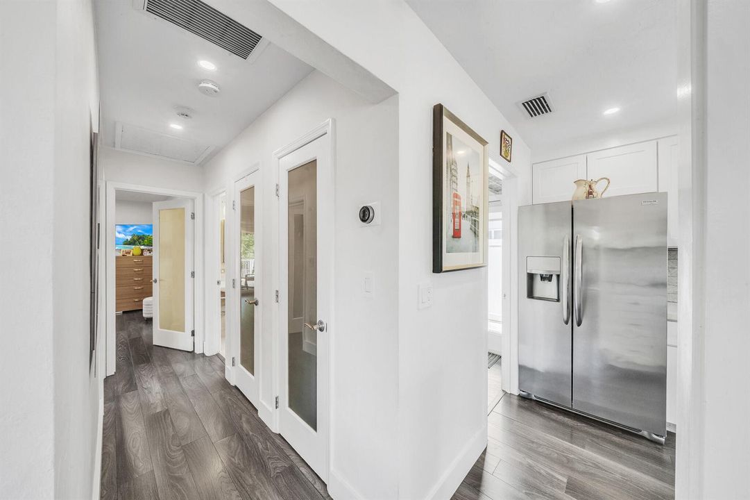 6 3293 Foyer