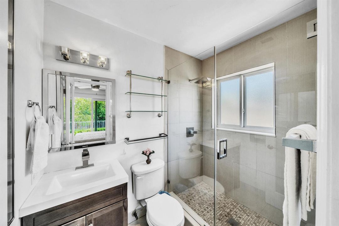 32 3291 Primary Bathroom