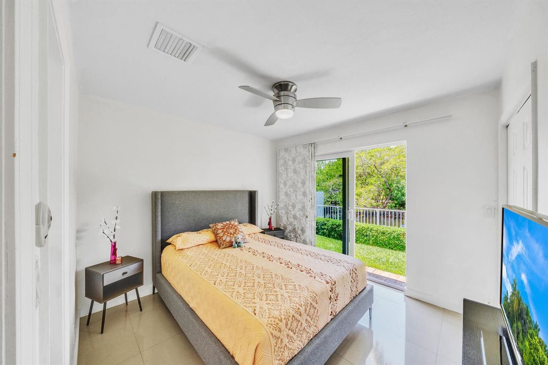 29 3291 Primary Bedroom (1)
