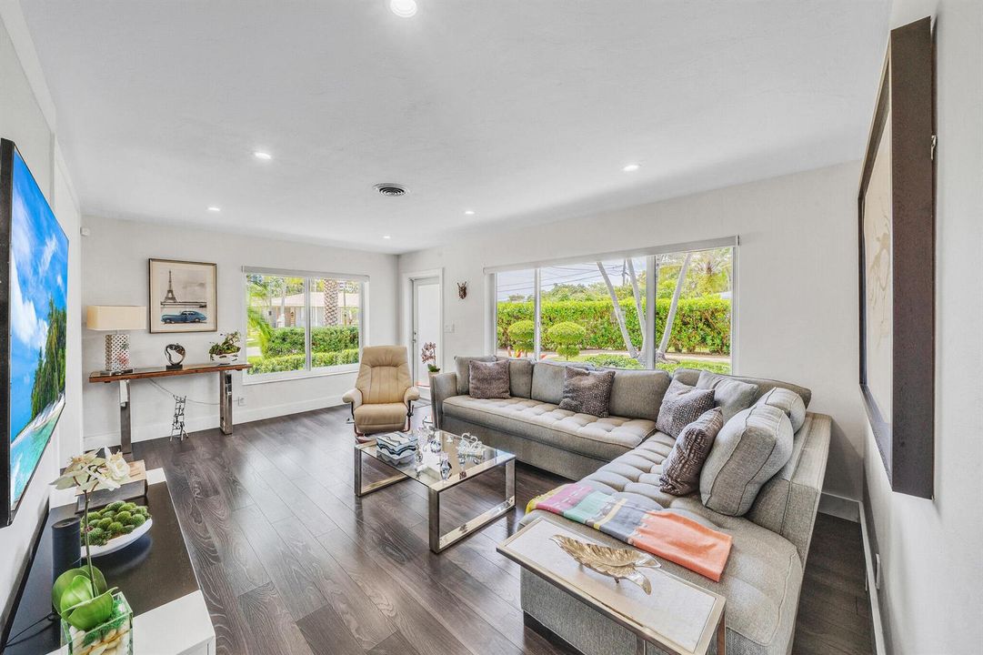 15 3293 Living Area