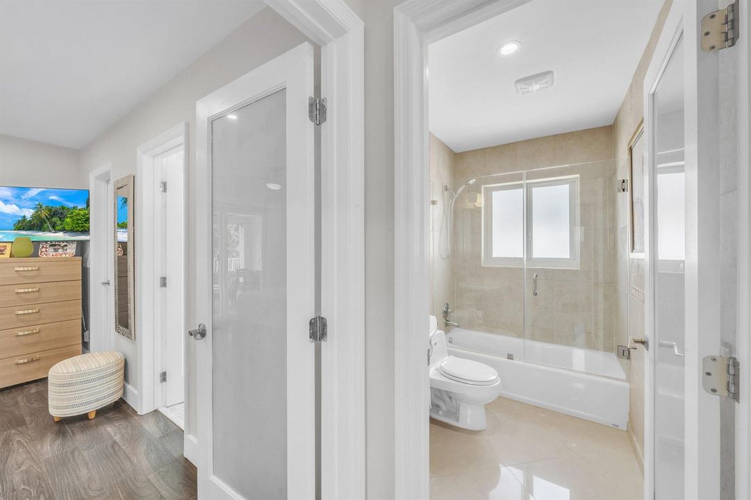 7 3293 Guest Bathroom (0)