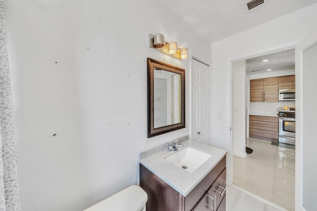 25 Guest Bathroom (3)